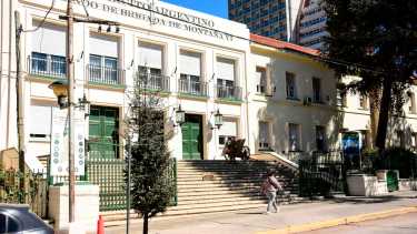 Pablo Todero marcó que un edificio del Ejército de Neuquén se puso a la venta. Foto: Cecilia Maletti.