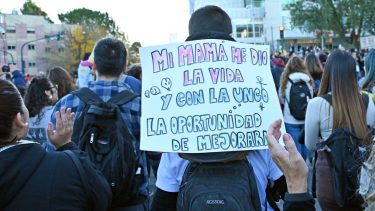 En Comahue trabajan 4.139 docentes, 959 no docentes y 136 autoridades. Foto Florencia Salto.