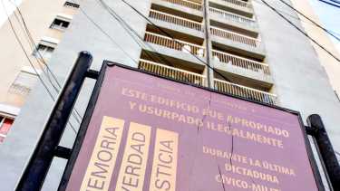 23 departamentos de la Torre del Periodista, figuran como viviendas institucionales del Ejército, Gendaremería y Policía Federal aunque no eran parte de la cooperativa de Periodistas en 1976 (foto Cecilia Maletti) 