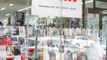 Hackearon el WhatsApp de una reconocida librería de Neuquén: alertan por posibles estafas.