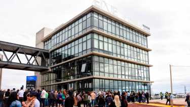 La inauguración del primer módulo el Polo Tecnológico se produjo hoy con anuncios para la finalización de la nave principal (foto Cecilia Maletti)