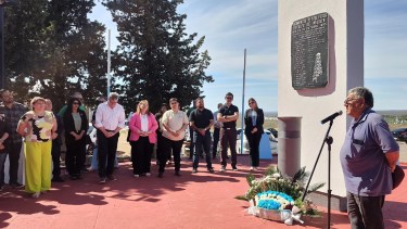 Se recordó el día provincial del petróleo en Plaza Huincul. (Foto: gentileza)