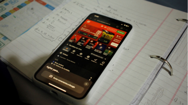 El bloqueo de páginas de apuestas en línea busca proteger a los estudiantes de Neuquén de los peligros del juego clandestino. Foto Archivo.