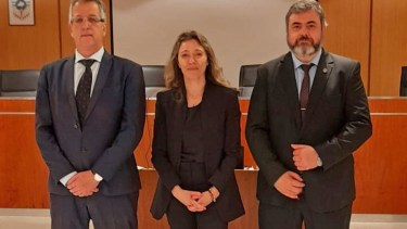 Belén Calarco nueva fiscala jefa en Roca, junto al procurador  Jorge Crespo (izquierda) y al presidente del STJ Sergio Ceci. (gentileza)