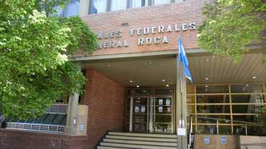 El edificio en Roca, enclave de la justicia federal en la región de Río Negro y Neuquén. (Andrés Maripe)