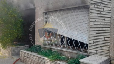 Se desarrolló un incendio en Neuquén: una mujer  terminó en la guardia del Castro Rendón. (Gentileza).