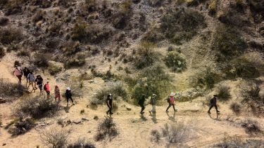 Una excursión al museo Barda del Desierto, ubicado a unos pocos kilómetros al sur de Cordero. (Foto: Cecilia Maletti)