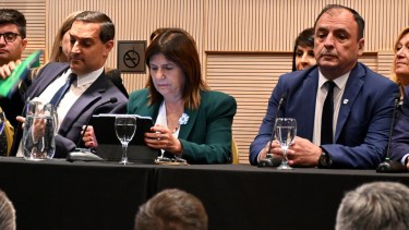 El ministro de Seguridad de Río Negro, Daniel Jara (der de Bullrich) realizó anuncios para Río Negro. Foto: Chino Leiva