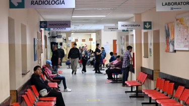 En los hospitales hay faltantes de insumos, medicamentos, personal y algunos con recortes en servicios. Foto: Marcelo Ochoa
