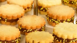 Alfajorcitos con masa sablee con el toque del maestro Gross