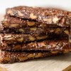 Imagen de Barras de chocolate, sésamo y maní para calmar los antojos de algo dulce