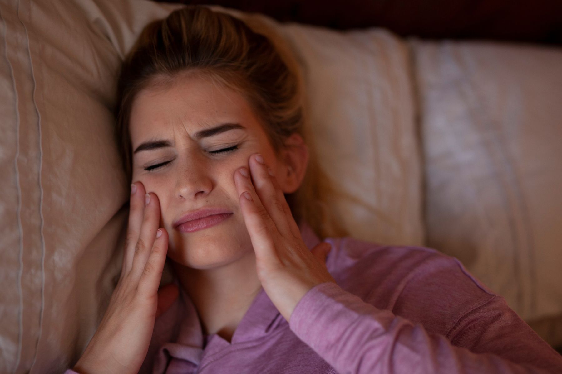 Cómo aliviar el bruxismo y relajar la mandíbula cuando el estrés se acumula