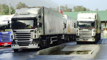 Paro de aduanas complica el paso de camiones en pasos de Neuquén