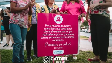 El slogan en la cartelería y también en la foto institucional. 