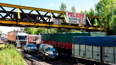 Los vehículos deberán circular por las rutas 22 y 151.