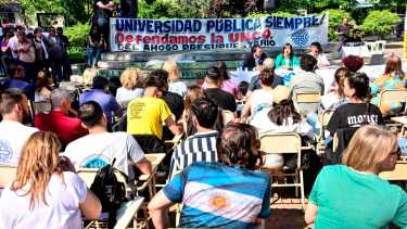 Esta semana, sigue el cronograma de clases publicas en Neuquén y Río Negro. Foto Archivo Ceci Maletti.