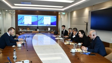 Rolando Figueroa con fondos de inversión en Londres. Foto: gentileza.