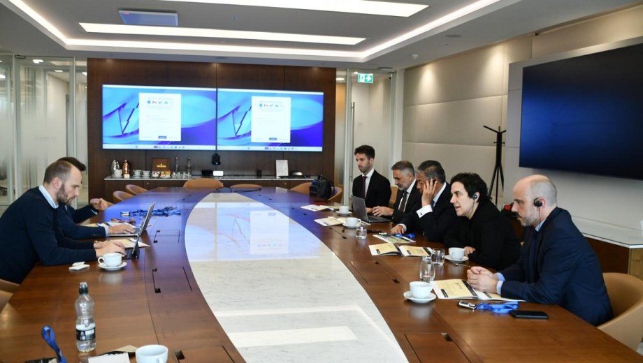 Rolando Figueroa con fondos de inversión en Londres. Foto: gentileza.