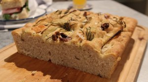 ¡Para tentarse! Cómo hacer una focaccia con peras y queso azul: nivel principiante