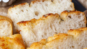 Anímate a hacer esta focaccia espectacular, sin tacc y con pocos ingredientes: ideal para sándwiches