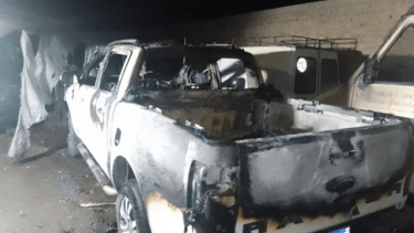 Incendiaron un taller mecánicos con autos adentro en Chichinales. Foto: LCRegina.