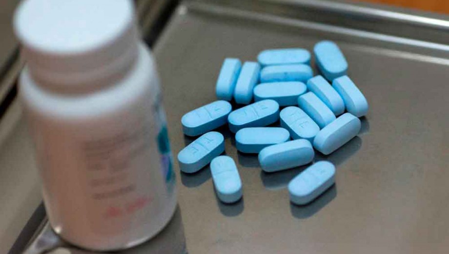 Aunque parece una solución rápida para dolores comunes, tomar medicamentos sin indicación profesional puede ocultar enfermedades, provocar efectos adversos y poner en riesgo tu salud. Foto (Gentileza)