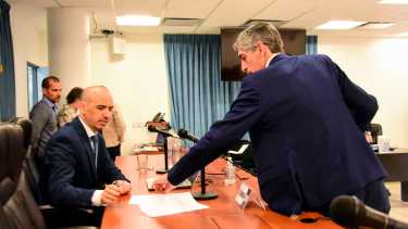 El fiscal jefe Breide Obeid en la apertura del juicio por jurados junto al juez Kees. (Cecilia Maletti)