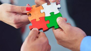 La mentalidad competitiva puede obstaculizar la asociatividad.