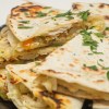 Imagen de Quesadillas caseras de pollo, una receta facilísima que resuelve almuerzo o cena