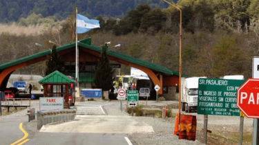 Transportistas de Chile en alerta por la falta de actualización de un tratado en Paso Samoré.
