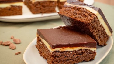 Paso a paso para hacer esta torta dos chocolates que la rompe