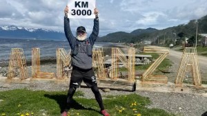 Llegó a pie desde Mar del Plata hasta el Fin del Mundo para honrar a los 44 tripulantes del ARA San Juan