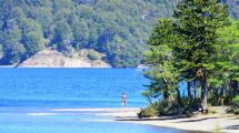 Imagen de Paseos por el lago Moquehue, y el disfrute en playas que son un diamante en bruto