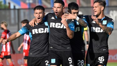 Racing ganó por 2-0 en el Bajo Flores, con un tanto de Maravilla Martínez. 