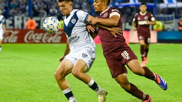 Thiago Fernandez intentó generar juego para el puntero Vélez  que igualó con Lanús en Liniers.