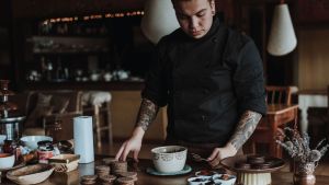 Noche de las heladerías: Franco, el heladero de Neuquén que creó un sabor a base de gin