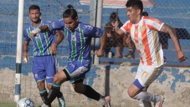 Pablo Firpo metió dos goles y fue la figura de Maronese contra San Patricio. (Foto: Oscar Livera)