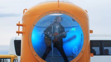 Javier Calamaro en 2015. En ese habitáculo dio un recital, bajo el mar.