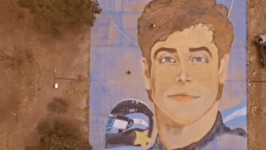 Otro Franco Colapinto gigante en San Antonio: una artista de Río Negro volvió a homenajear al piloto de Fórmula 1