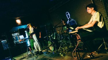 CTRL-Z, proyecto independiente de música urbana que fusiona el rap con diversos géneros, como el jazz, el pop, el soul, el reggaetón y el progresivo.