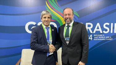 Los ministros Caputo y Silveira firmaron el memorándum por el gas de Vaca Muerta.