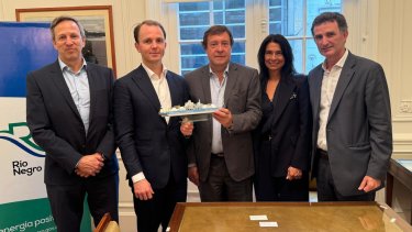 El gobernador se reunió con las máximas autoridades de Golar LNG. Foto: gentileza. 