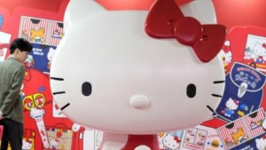 Hello Kitty cumplió 50 años: de dibujo animado japonés a ícono de marca de juguetes, ropa y hasta electrónica