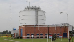 Cómo funciona el único complejo argentino que produce y almacena GNL