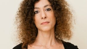 Para regalar en Navidad: el último libro de Leila Guerriero, «La dificultad del fantasma»