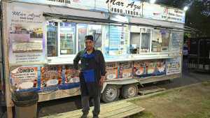 Los mejores lomitos y papas fritas caseras de Neuquén, Mar Azul el carrito con más de 13 años