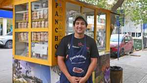 Los mejores panchos de Neuquén, Charly el carrito más elegido entre los jóvenes