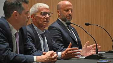 Cúneo Libarona, en medio de Sebastián Amerio y Mariano Borinsky, el día que entró en vigencia el Código Procesal Penal federal en Río Negro y Neuquén. (Archivo/Florencia Salto)