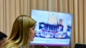 Gloria Ruiz se defiende: «todos los diputados tienen familiares dentro de los bloques»