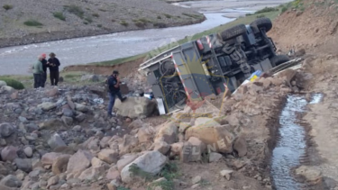 Rescate tras un vuelco en Neuquén  . Foto Gentileza Policía de Neuquén.